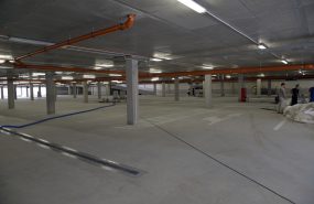 CH Copernicus Toruń. Garaż podziemny przy galerii Copernicus. Konstrukcja standardowa dla tego typu obiektów: płyta żelbetowa, słupy żelbetowe i strop monolityczny.