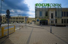 CH Focus Park Zielona Góra. Niezwykle ciekawy obiekt. Modernizacja budynku B w zakresie wycinanych stropów i słupów nośnych dopasowanych do nowej aranżacji obiektu. Dobudowa budynku E - dwie kondygnacje dolne galeria handlowa i dwie kondygnacje górne parkingów. Modernizacja budynku A na zadaszony parking.