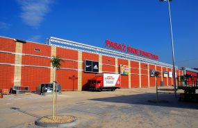 CH Pasaż Świętokrzyski Kielce. Obiekt jednokondygnacyjny w konstrukcji stalowej z żelbetowymi antresolami po bokach.