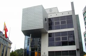 Centrum Biurowe City Arcade Gdynia Śląska 21, ukończony w 1996 z powierzchnia budynku sięgającą blisko 4 tys. m.kw. Z uwagi na przyjęte rozwiązania architektoniczne konstrukcje nośna stanowi zespół przenikających się wzajemnie tarcz żelbetowych na wszystkich poziomach.