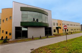 Frantschach Świecie. Hala produkcyjna wraz z częścią biurową. Konstrukcja części biurowej żelbetowa monolityczna wylewana na budowie, konstrukcja hali - stalowa.