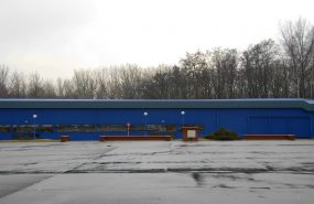 MTK Pawilon 3 Katowice. Pawilon wystawienniczy, który w trakcie niewłaściwego odśnieżania połaci dachowej doznał odkształceń pionowych dachu - ugięć wynoszących 50 centymetrów. Po stronie STALKO wykonana została ekspertyza techniczna nośności konstrukcji dachu, która po próbnym jej obciążeniu została dopuszczona do dalszej jej eksploatacji.