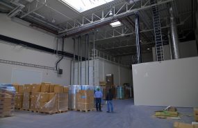 ZWH Hala produkcyjno-magazynowa Kowalewo Pomorskie. Typowa konstrukcja stalowa hali. Układ nośny zbudowany poprzez zastosowanie słupów żelbetowych wspornikowych, zakotwionych w fundamencie i elementy stalowe stanowiące przekrycie dachu.