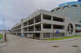 Przebudowa wraz wzmocnieniem stropów żelbetowych parkingu poprzez zastosowanie nowatorskiego rozwiązania prętów stalowych sprężanych wraz z wprowadzeniem nowych dylatacji konstrukcyjnych.